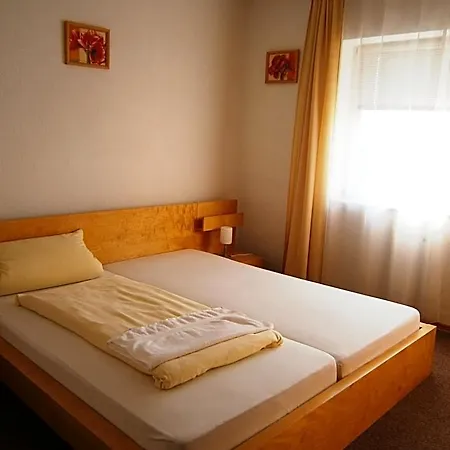 Strauss Hostel