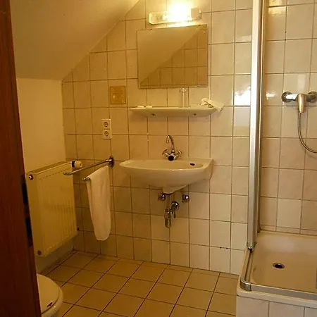 Strauss Hostel *