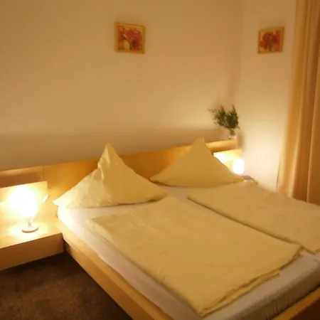 Strauss Hostel Waldbronn