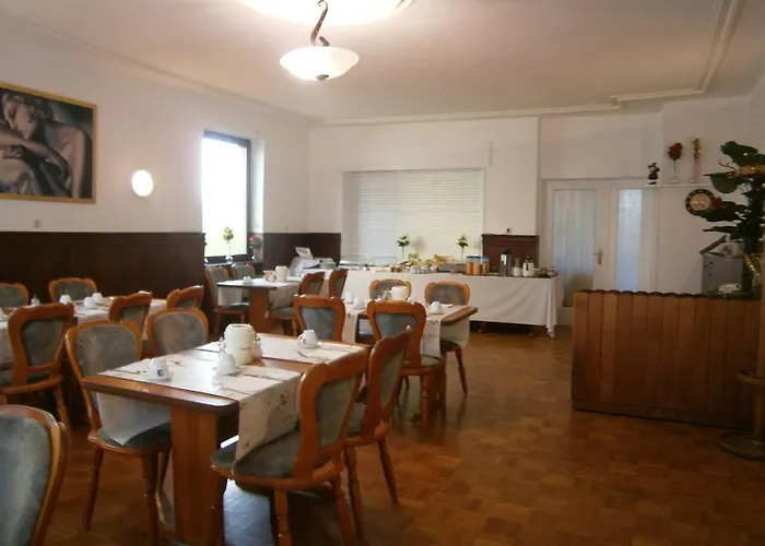 Strauss Vandrarhem *