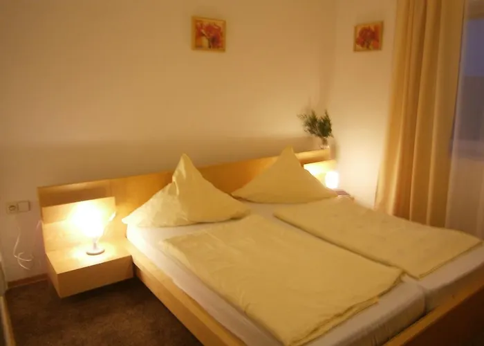 Strauss Hostel Waldbronn